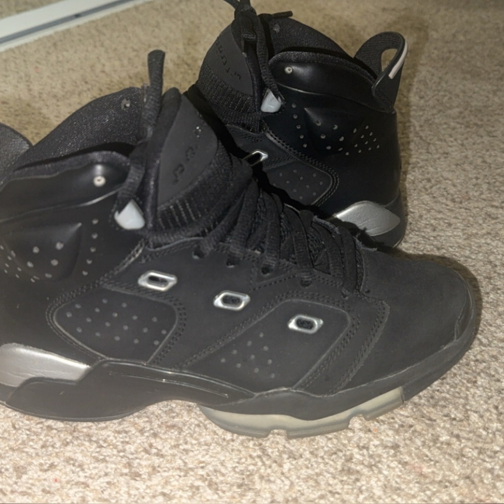 Jordan Women's Black and Gray Shoes